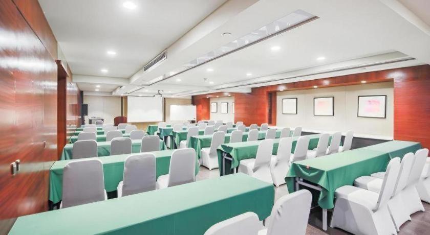 Hotel Jingjiang Select New Hongqiao 3*