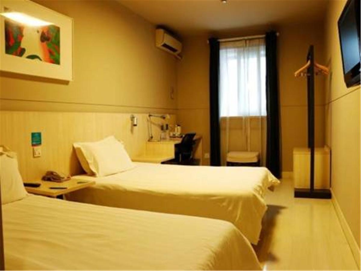 Jingjiang Select New Hongqiao Hotel 3*